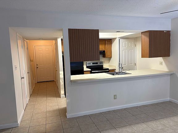 3rd image of 46365 Columbus Dr Unit 905