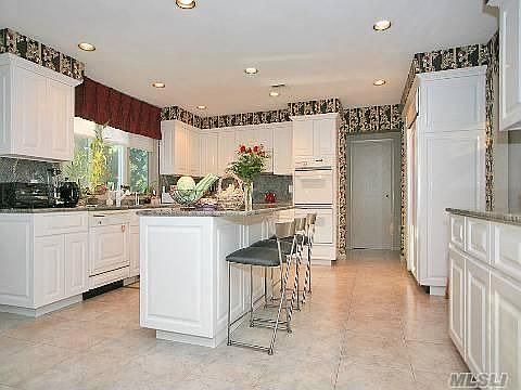 4th image of 19 Westwood Ln