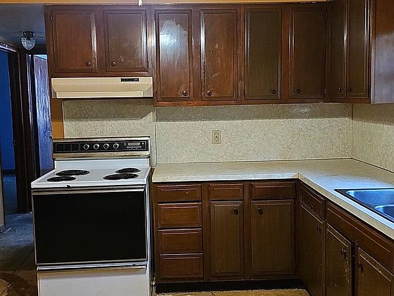 2nd image of 514 W College St