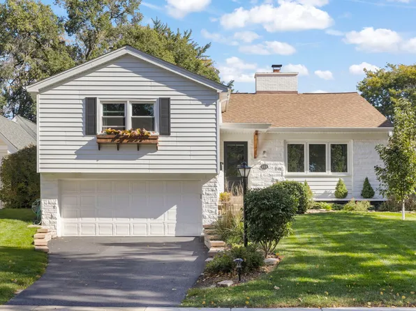 211 Crest Rd, Glen Ellyn, IL 60137