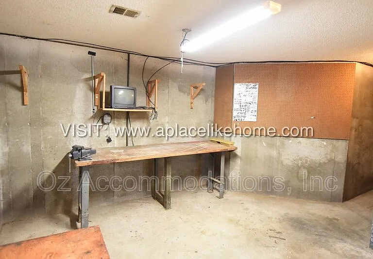 1140 SW Huntington Dr — Photo 33