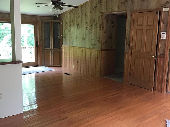 2nd image of 3240 Woodland Dr