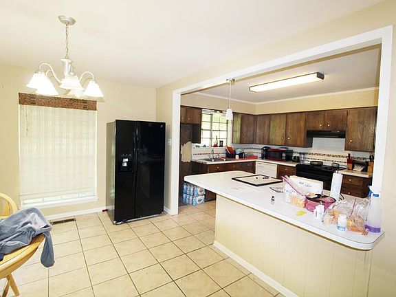 3rd image of 307 Stephanie Dr
