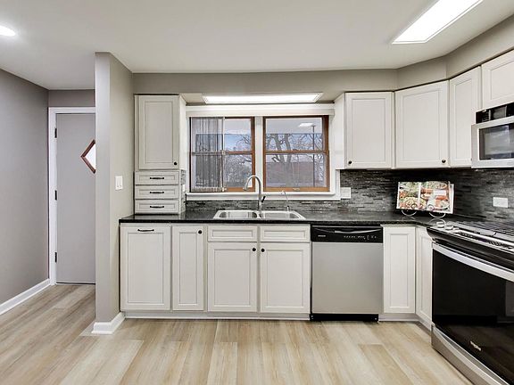 4th image of 22 N Pistakee Lake Rd APT 3E