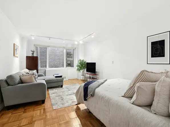 301 East 22nd Street image 1 of 7