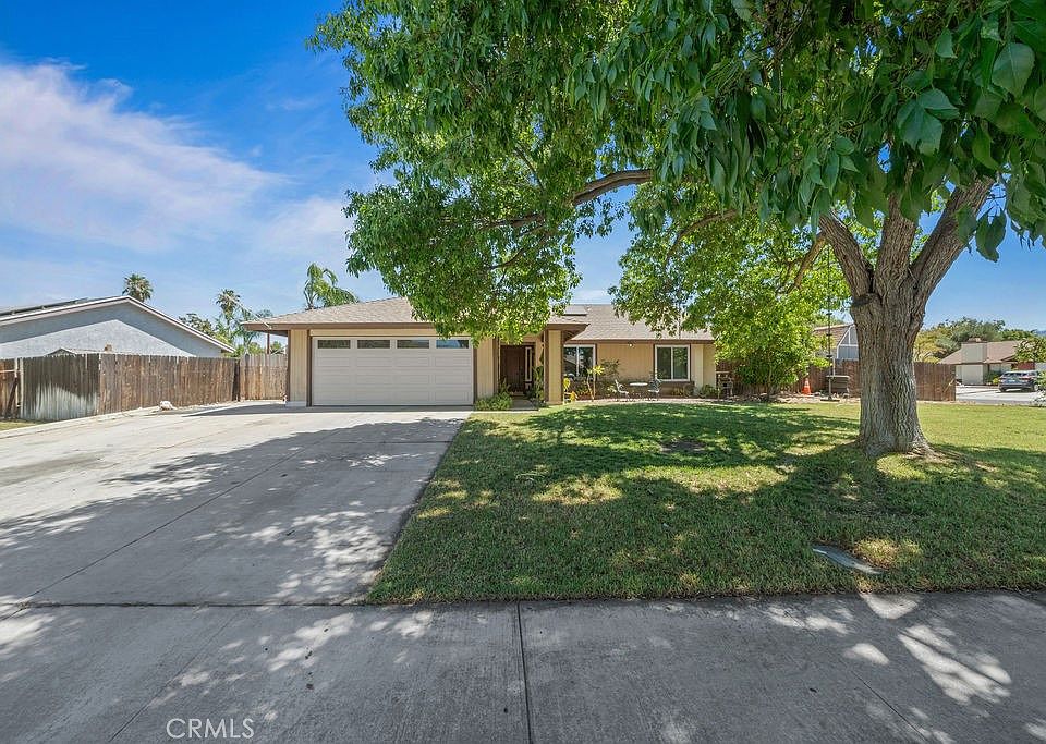 1st image of 25584 White Oak Dr