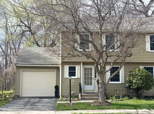 33 Early Dawn Cir, Windsor, CT 06095