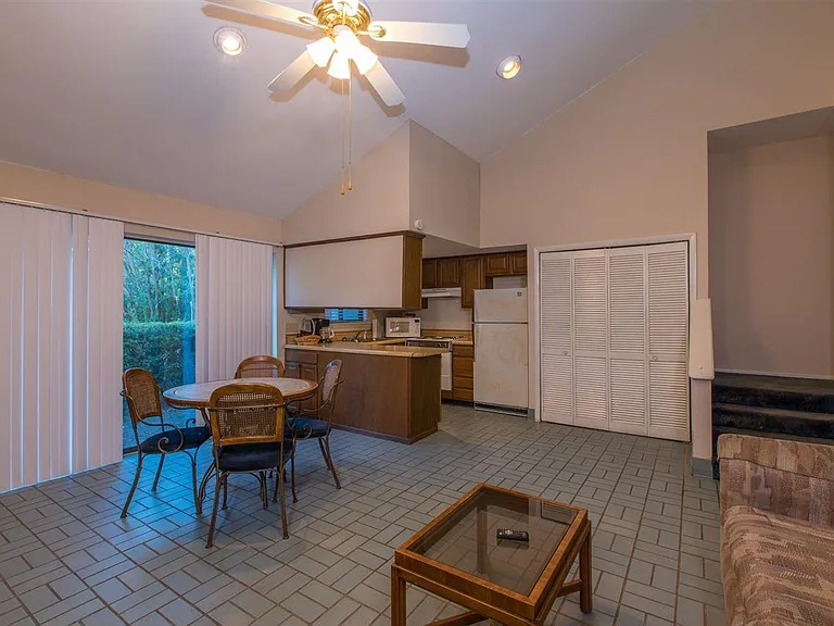 409 Club Villa — Photo 8