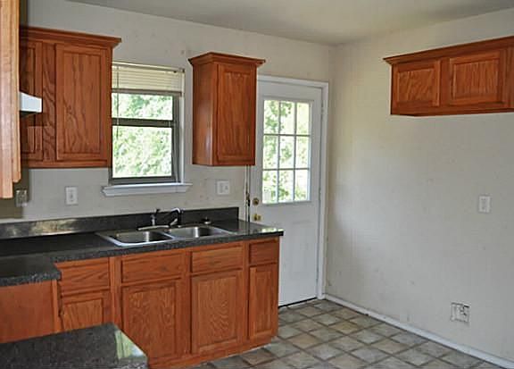 5th image of 2113 W East Roberts St