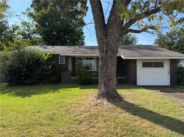 1702 S Detroit Ave, Russellville, AR 72801