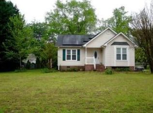 303 Laurel Tree Ln, Simpsonville, SC 29681