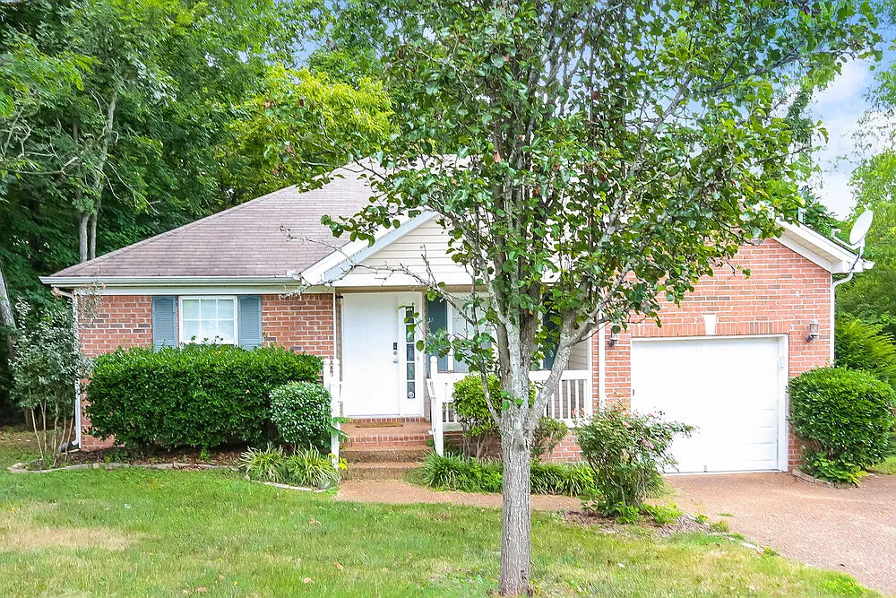 3 bed, 2.0 bath, 1224 sqft, $2,050 — Photo 1