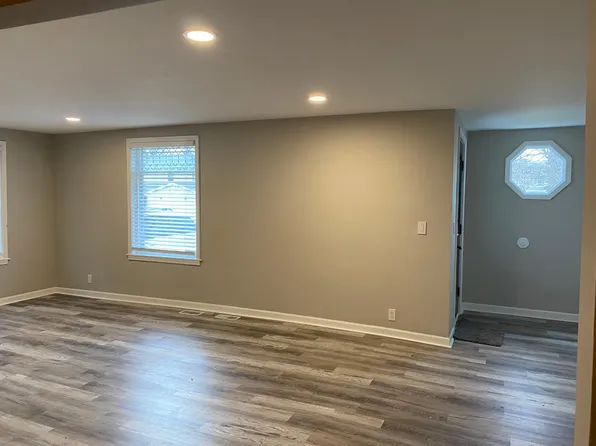 67 E Van Buren St, Oswego, IL