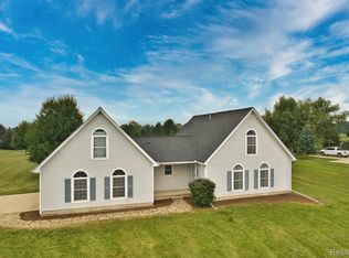 1014 Deer Vall, Manchester, MI 48158