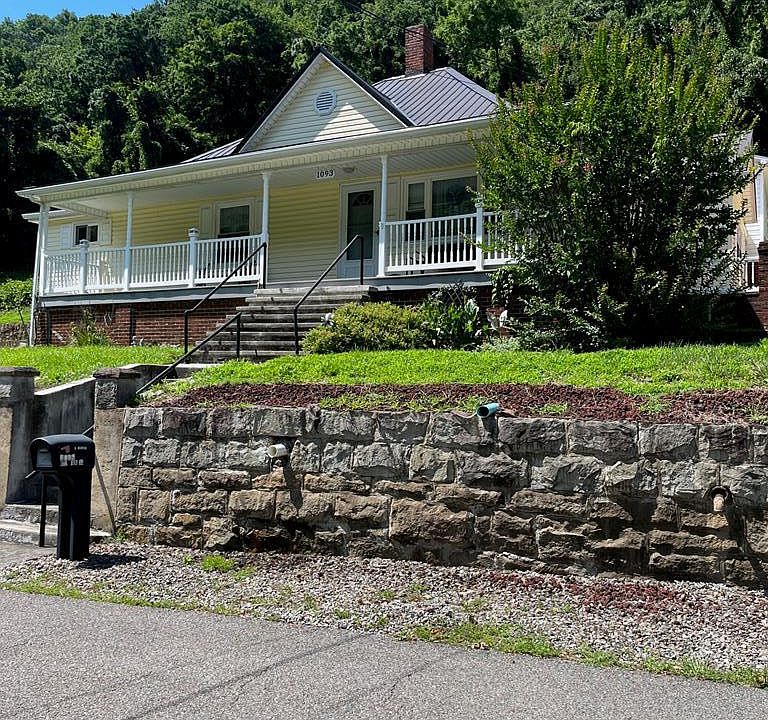 1st image of 1093 Poe Town St