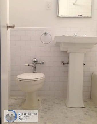 4th image of 307 E 44th St APT 1712