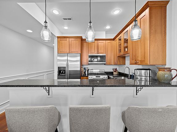 5th image of 3414 N Sheffield Ave APT 4