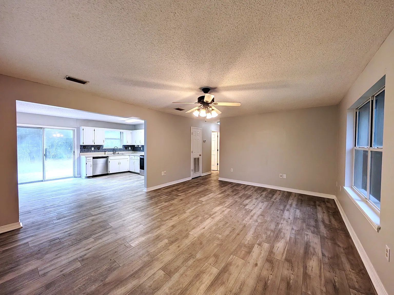 3 bed, 1310 sqft, $1,500 — Photo 2