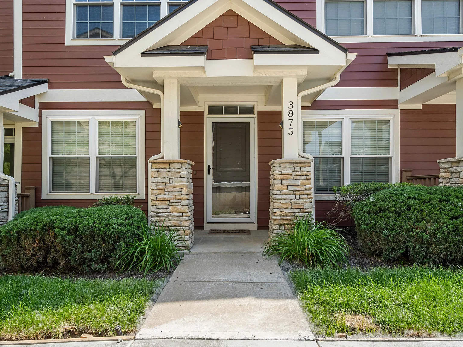 3 bed, 3.5 bath, 1638 sqft, $2,250 — Photo 1