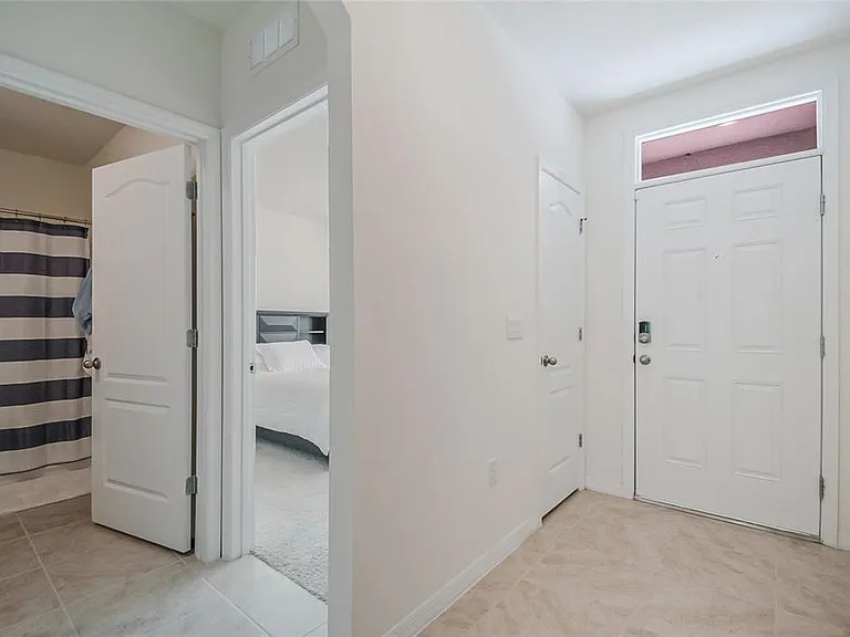 1126 Chichester Ct — Photo 7