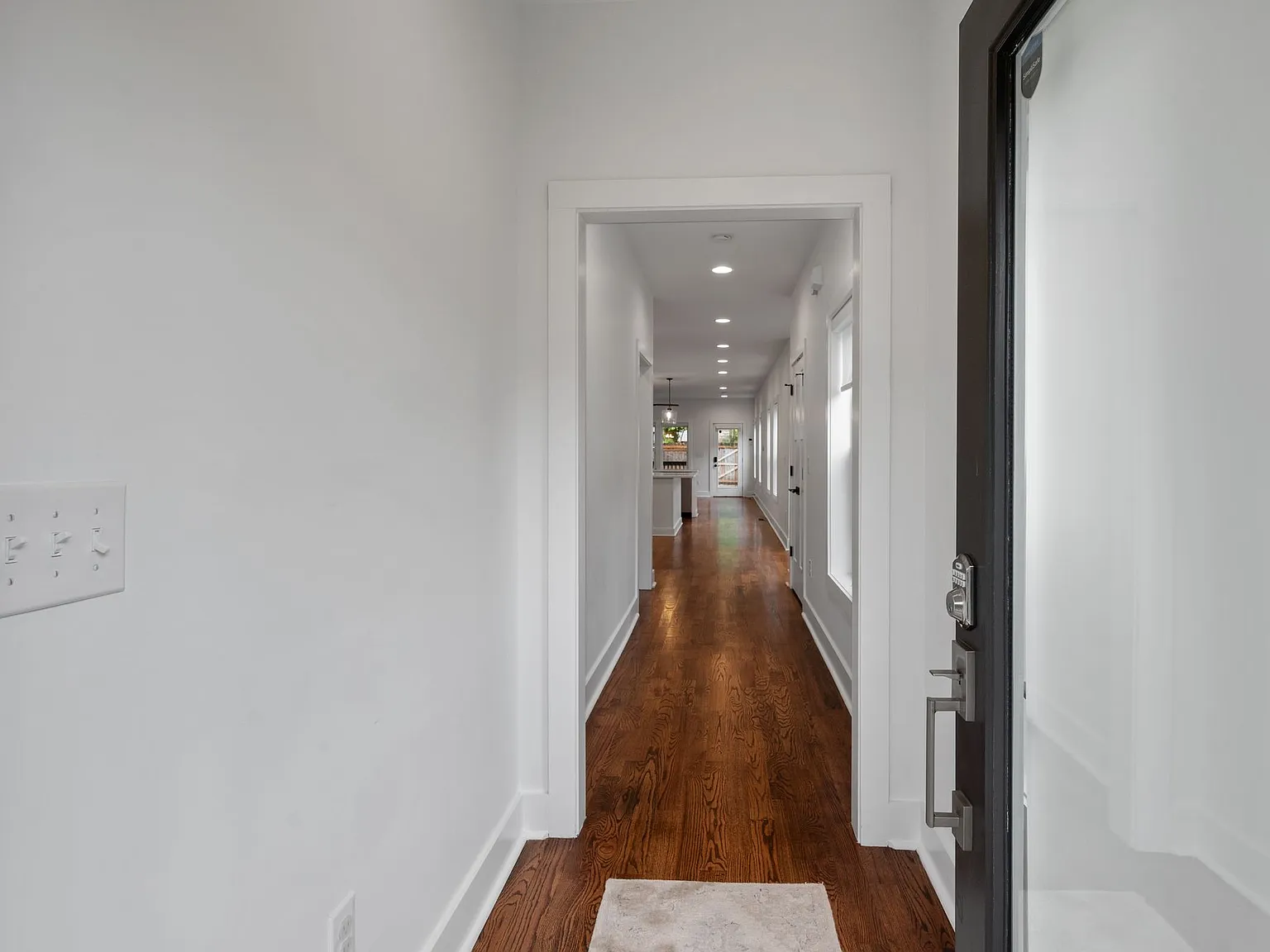 3 bed, 2199 sqft, $3,200 — Photo 3