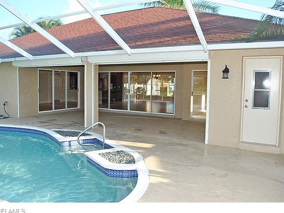 4th image of 2631 SW 48th Ter