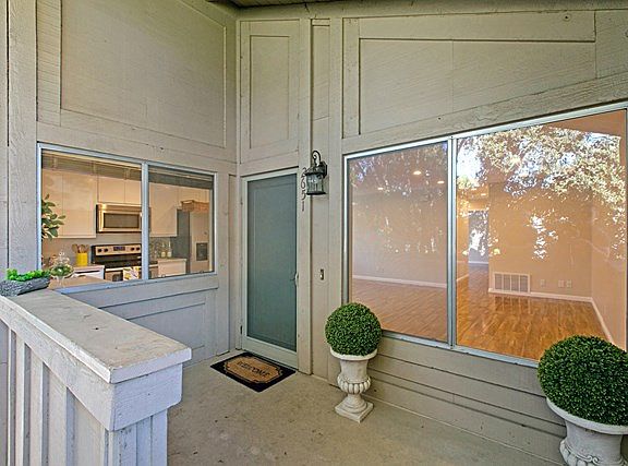 4th image of 2651 La Paloma Cir