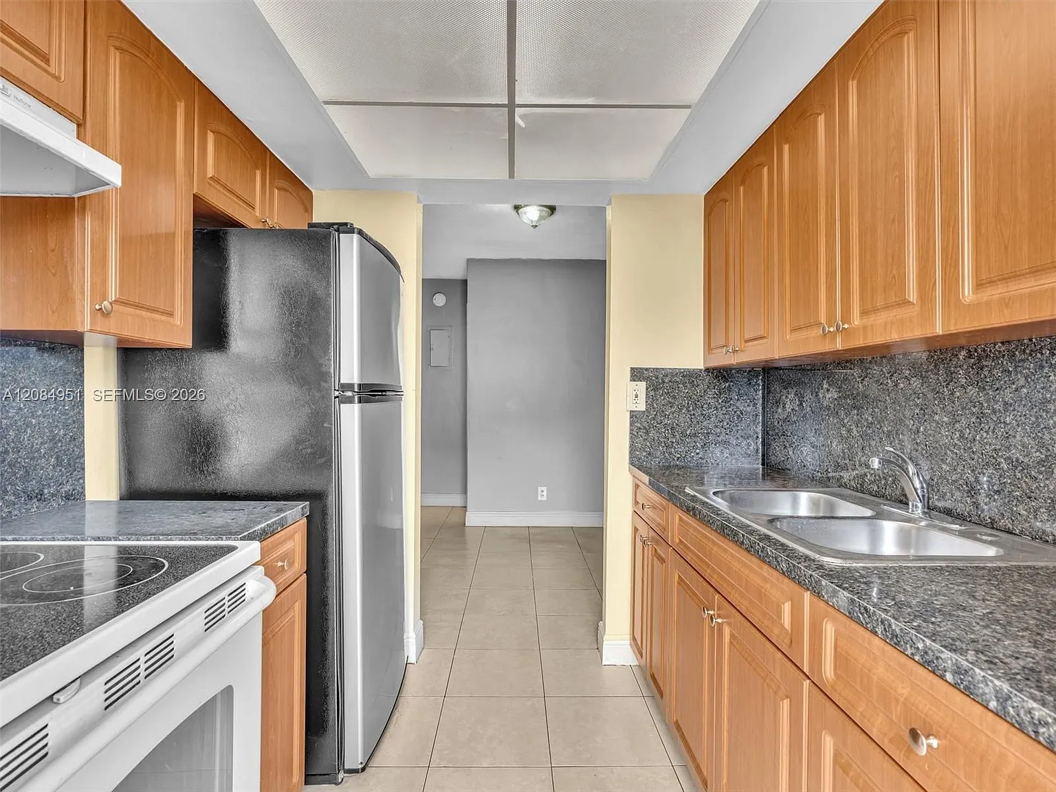 1 bed, 1.0 bath, 24647 sqft, $1,400 — Photo 3