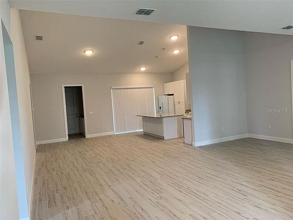4th image of 350 N Lake Ave