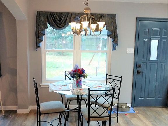 4th image of 3025 Wood Hollow Dr
