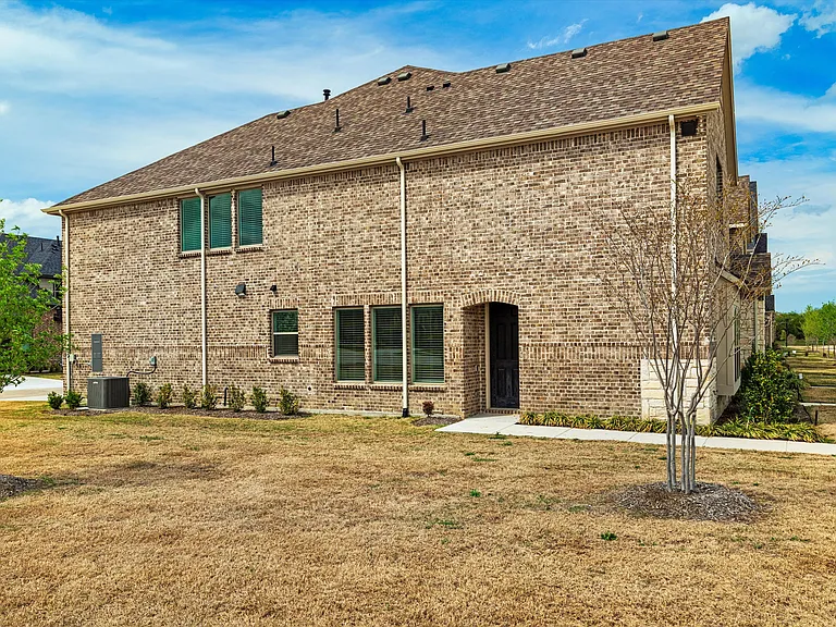7053 Cedar Creek Dr — Photo 30