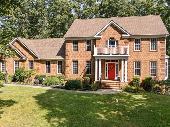 8801 General Couchs Ct, Fredericksburg, VA 22407