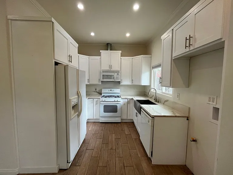 4316 Greenbush Ave — Photo 22
