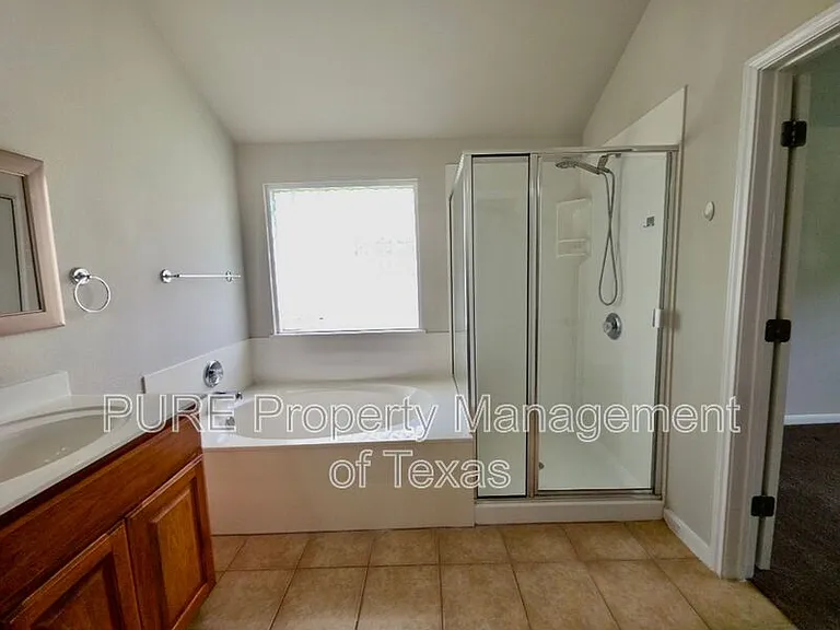 1104 Kensington Castle Trl — Photo 15