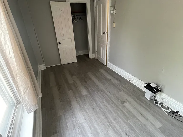 513 W Green St — Photo 1
