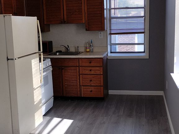 Eat in kitchen