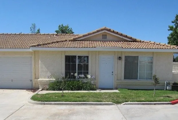 2 bed, 1000 sqft, $2,250 — Photo 1