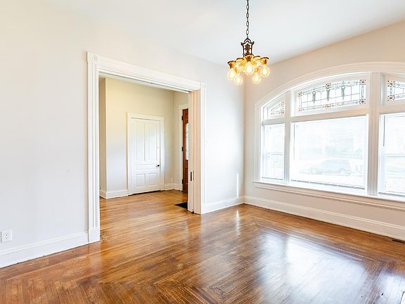 4th image of 2217 Monroe Ave