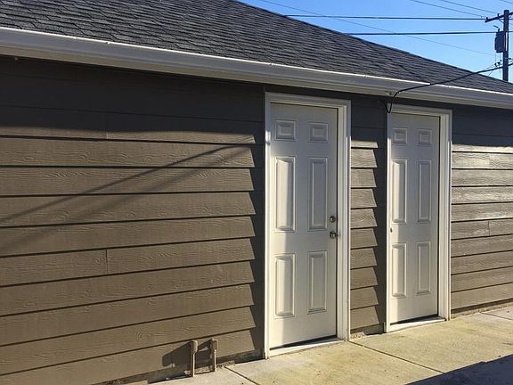 Detached Garage-Left Side