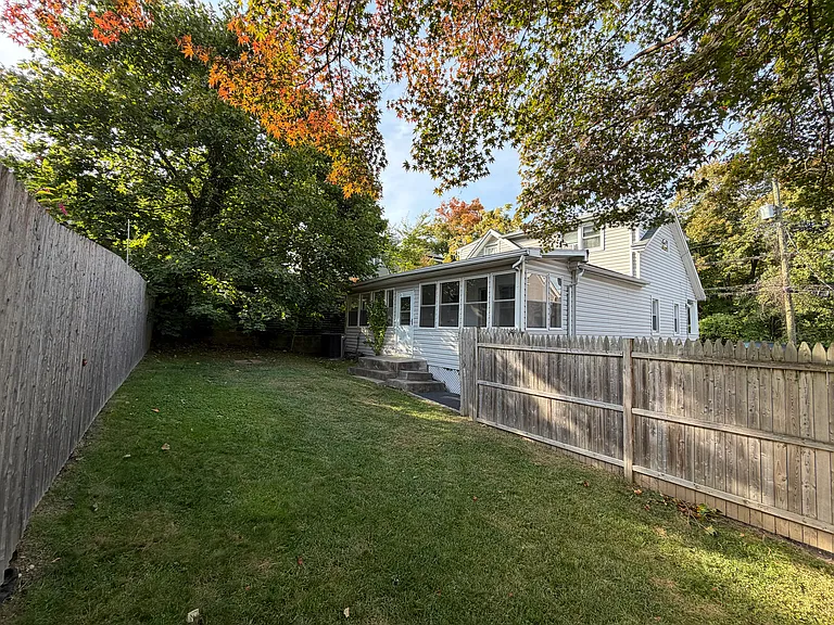 86 Maple St — Photo 13