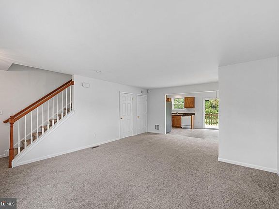 3rd image of 192 Preston Ln
