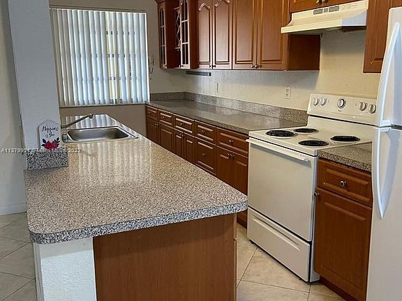 3rd image of 1100 NE 1st Ct APT 106