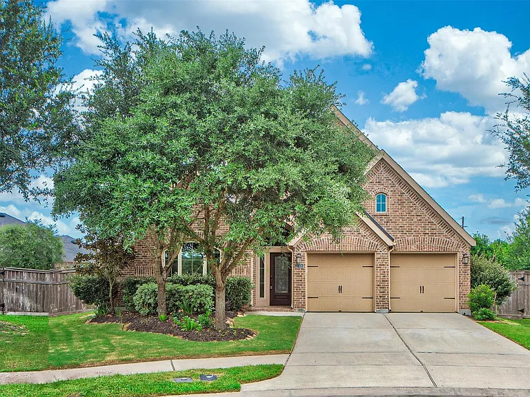27106 Cross Pointe Ct — Photo 1