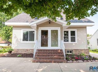 418 N Lincoln Ave, Madison, SD 57042