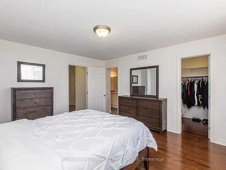 534 Rochefort Cir — Photo 16