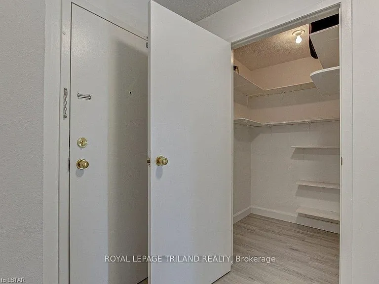 733 Deveron Cres #212 — Photo 17