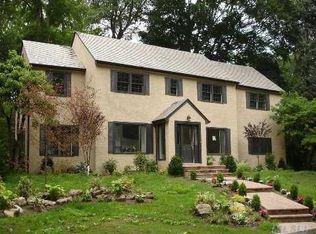 45 Clover Dr, Great Neck, NY 11021