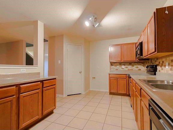 4th image of 2911 Lake Vista Dr