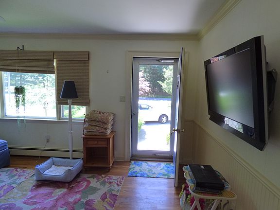 2nd image of 293 Norfolk Dr