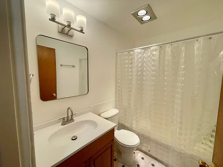 327 S St SE #3 — Photo 8
